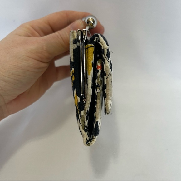 Vera Bradley Quilted Wallet in Black, Yellow, and Cream Dogwood KISS-n-Snap - Picture 4 of 9